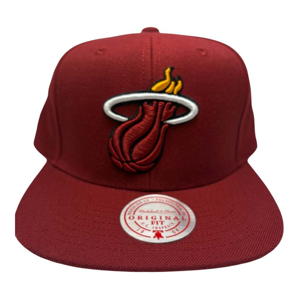 Mitchell & Ness Miami Heat Team Ground 2.0 Solid Maroon Snapback Cap